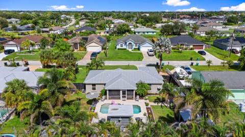 826 SW Hamberland Avenue, Port St. Lucie FL - photo 7 of 37