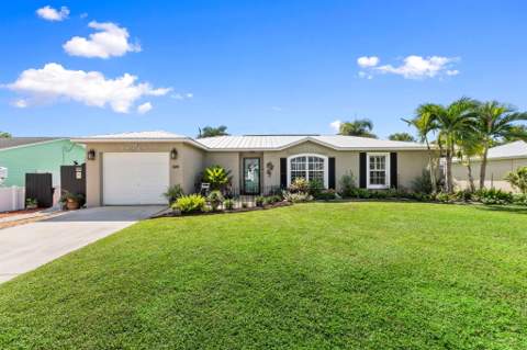 826 SW Hamberland Avenue, Port St. Lucie FL - photo 8 of 37