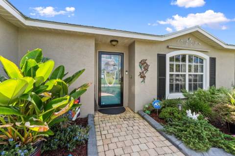 826 SW Hamberland Avenue, Port St. Lucie FL - photo 9 of 37