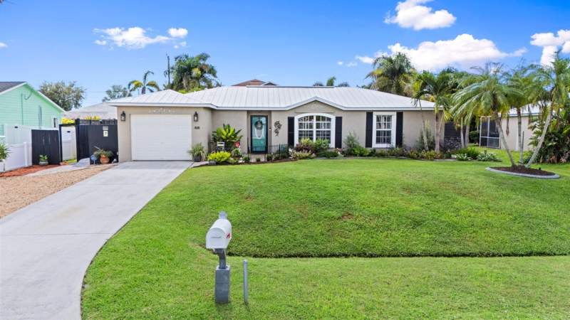3 bedroom Single Family Residence at 826 SW Hamberland Avenue, Port St Lucie Section 21, Port St. Lucie — photo 3