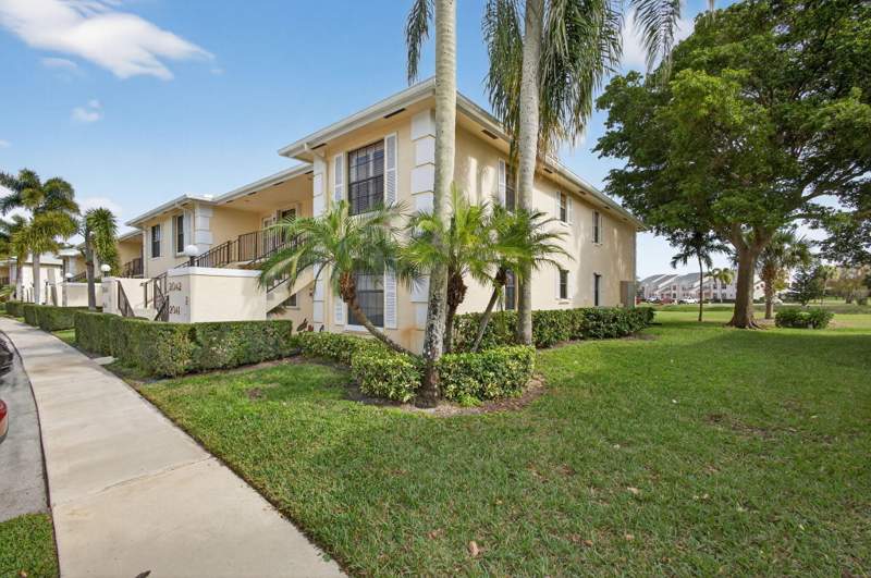 2 bedroom Condominium at 2041 Keystone Drive #F, Keystone Condo, Jupiter — photo 3