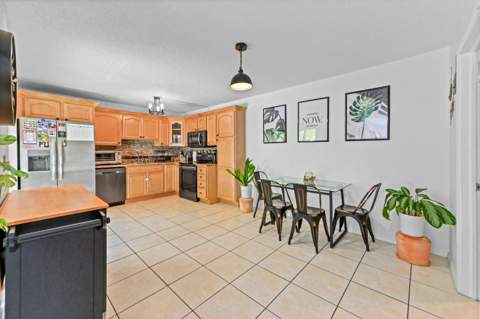 824 Springdale Circle, Palm Springs FL - photo 9 of 28