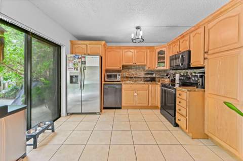 824 Springdale Circle, Palm Springs FL - photo 10 of 28