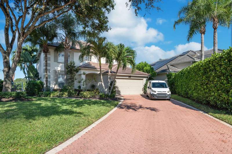 4 bedroom Single Family Residence at 1233 Avondale Lane, Avondale, West Palm Beach — photo 2
