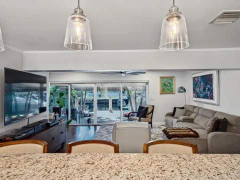 2125 NE 17th Terrace, Wilton Manors FL - photo 9 of 46