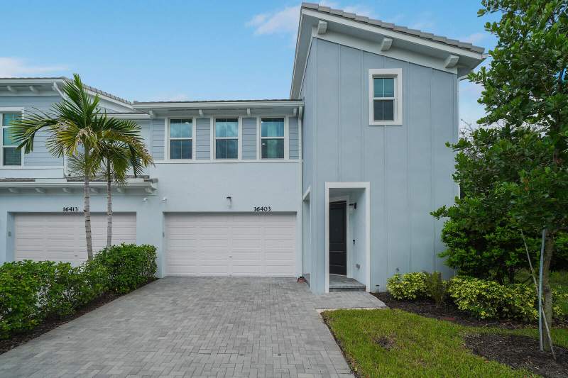 3 bedroom Townhouse at 16403 Helix Court, Crossings Of Westlake, Westlake — photo 2