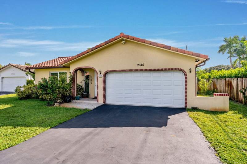 3 bedroom Single Family Residence at 2315 NW 98th Lane, Royal Palm Pointe, Coral Springs — photo 3