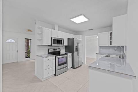 2315 NW 98th Lane, Coral Springs FL - photo 10 of 35