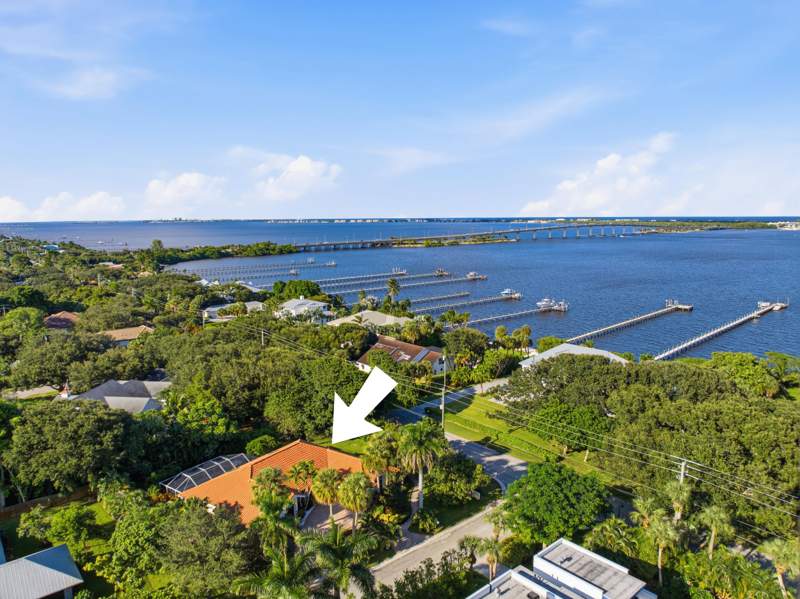 3 bedroom Single Family Residence at 100 Hillcrest Drive, Hillcrest, Sewalls Point — photo 4