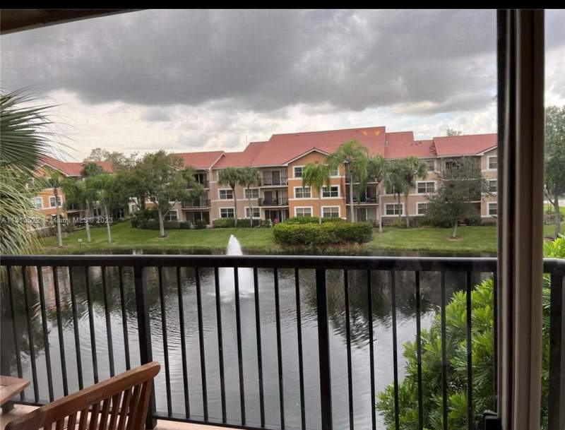 2 bedroom Condominium at 9055 Wiles Road #304, Edgewater Condo, Coral Springs — photo 4