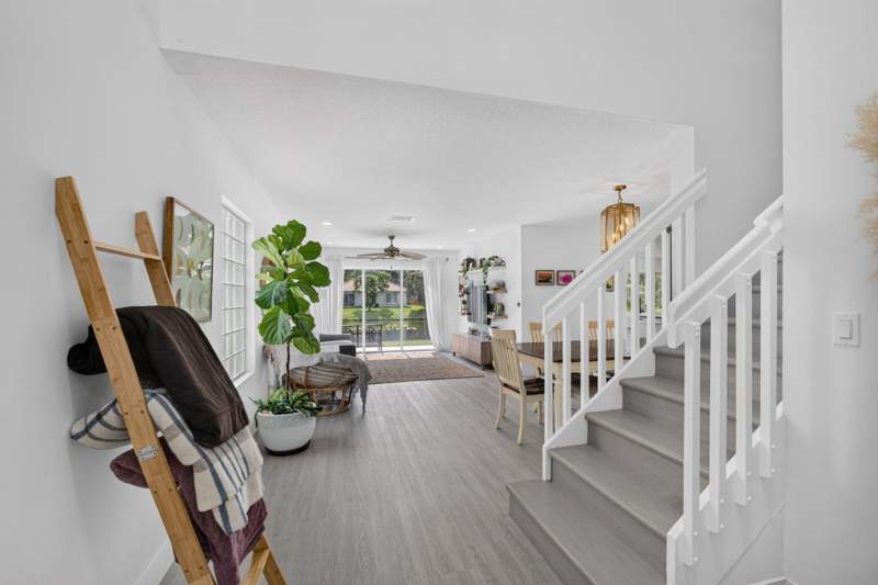 5 bedroom Single Family Residence at 1043 Aspri Way, Woodbine, Riviera Beach — photo 3
