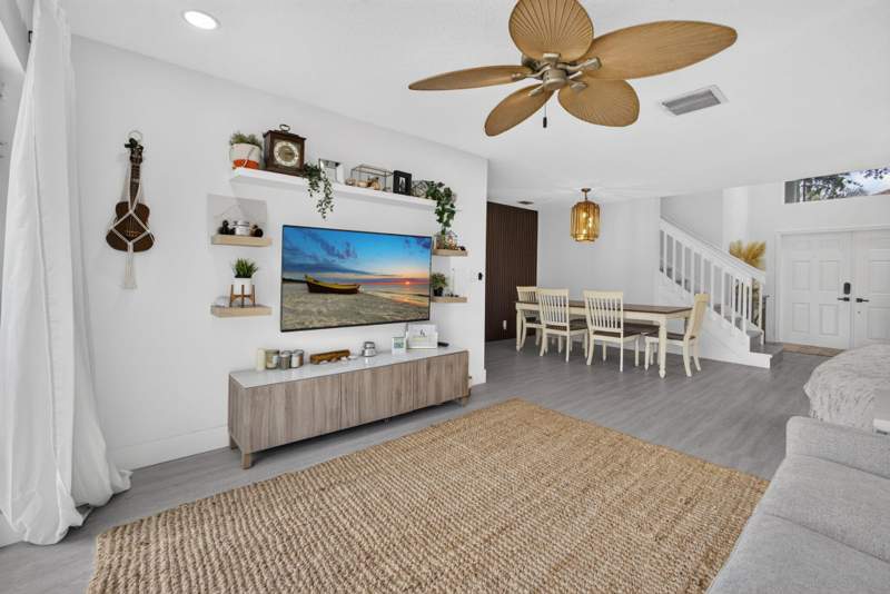 5 bedroom Single Family Residence at 1043 Aspri Way, Woodbine, Riviera Beach — photo 4