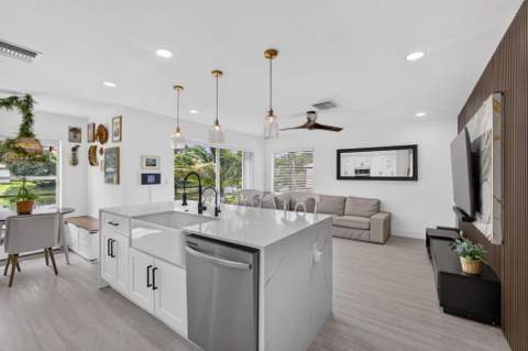 1043 Aspri Way, Riviera Beach FL - photo 7 of 58