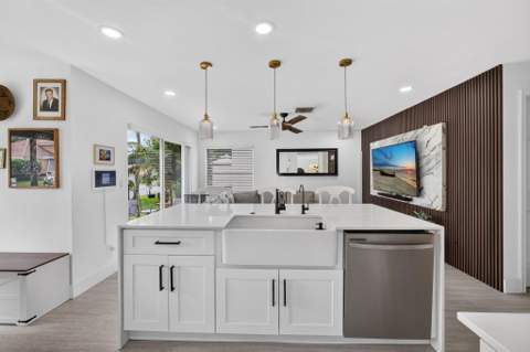 1043 Aspri Way, Riviera Beach FL - photo 15 of 58