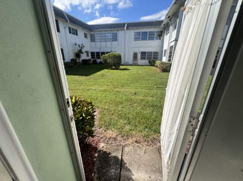3320 Lake Osborne Drive, Lake Worth Beach FL - photo 22 of 25