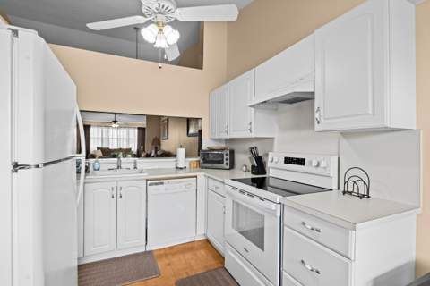 7593 Tahiti Lane, Greenacres FL - photo 6 of 38