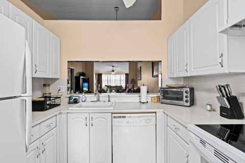 7593 Tahiti Lane, Greenacres FL - photo 8 of 38