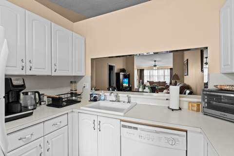 7593 Tahiti Lane, Greenacres FL - photo 9 of 38