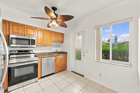 2190 SE 5th Street #5-B, Pompano Beach FL - photo 11 of 40