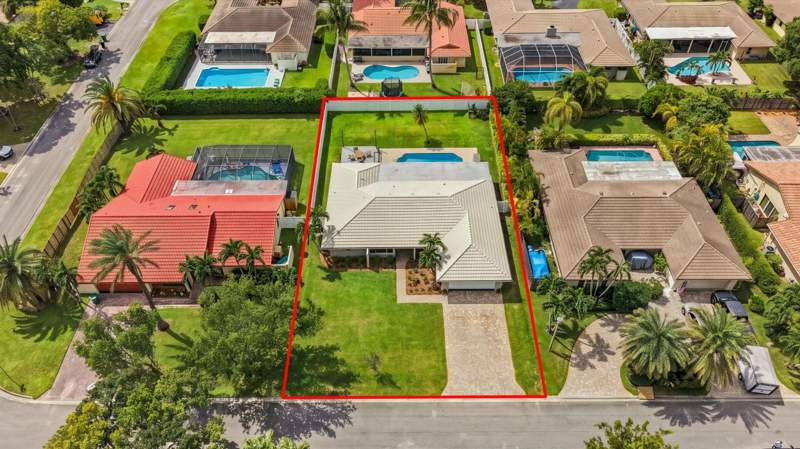 3 bedroom Single Family Residence at 626 NW 100th Way, Oak Wood, Coral Springs — photo 4
