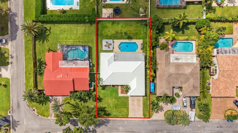 3 bedroom Single Family Residence at 626 NW 100th Way, Oak Wood, Coral Springs — photo 3