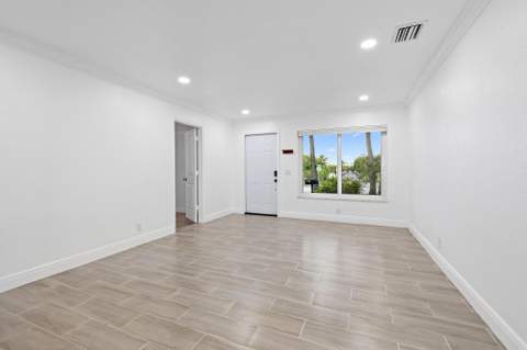 5521 Parker Avenue, West Palm Beach FL - photo 7 of 38