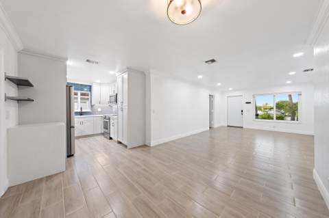 5521 Parker Avenue, West Palm Beach FL - photo 9 of 38