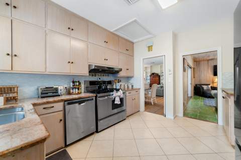 1102 Seaspray Avenue, Delray Beach FL - photo 12 of 41