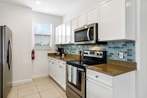 3960 N Flagler Drive #306, West Palm Beach FL - photo 8 of 39
