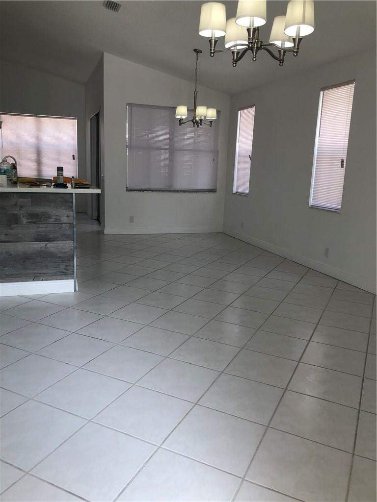 3 bedroom Single Family Residence at 887 Savannah Falls Drive, Sector 3 - Parcels C D E F & G, Weston — photo 5