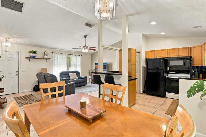 3 bedroom Single Family Residence at 611 SW Dwight Avenue, Port St Lucie Section 28, Port St. Lucie — photo 4