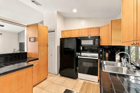 611 SW Dwight Avenue, Port St. Lucie FL - photo 15 of 40