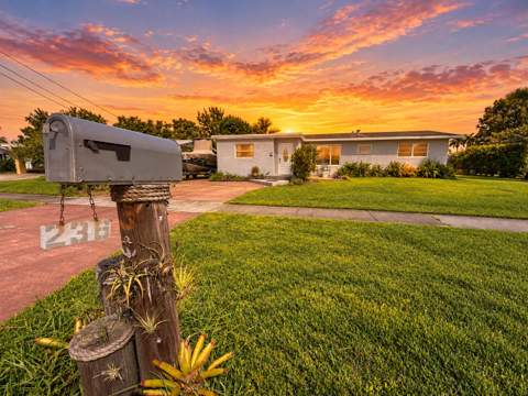 236 Tam O Shanter Drive, Palm Springs FL - photo 9 of 39