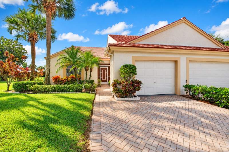 2 bedroom Villa at 7700 Coral Lake Drive, Emerald Pointe 2, Delray Beach — photo 2