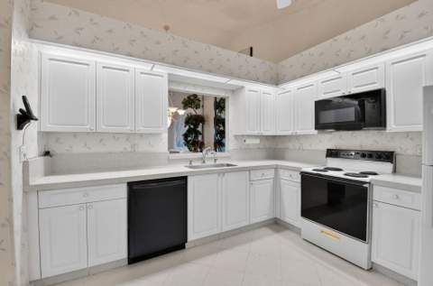 7700 Coral Lake Drive, Delray Beach FL - photo 17 of 63