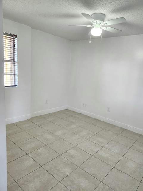 1283 SW 46th Avenue, Pompano Beach FL - photo 12 of 20