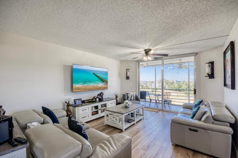 2 bedroom Condominium at 3465 Via Poinciana #606, Ambassador, Lake Worth — photo 3