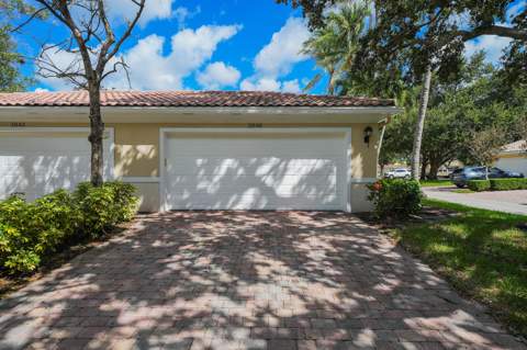 3846 Greenway Drive, Jupiter FL - photo 6 of 57