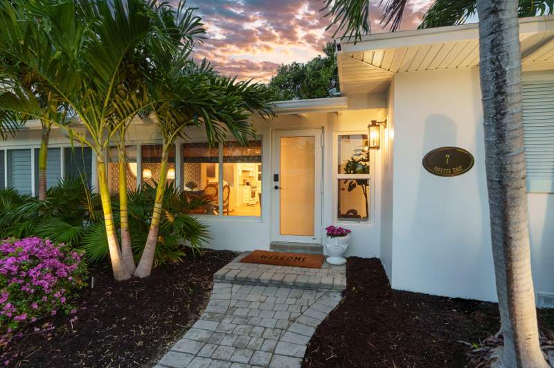 4 bedroom Single Family Residence at 7 Fayette Drive, Tropical Park, Ocean Ridge — photo 4