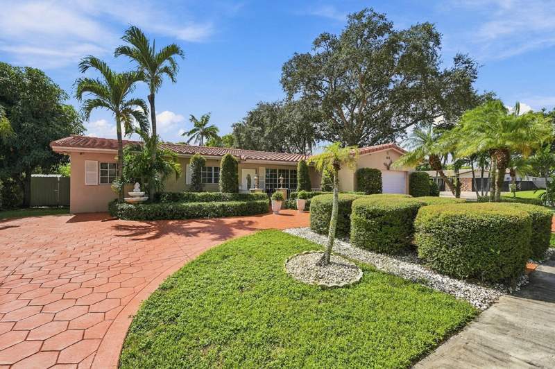 5 bedroom Single Family Residence at 8670 NW 19th Street, Pasadena Lakes West, Pembroke Pines — photo 5
