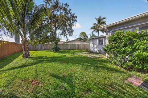 446 E Shadyside Circle, West Palm Beach FL - photo 6 of 29