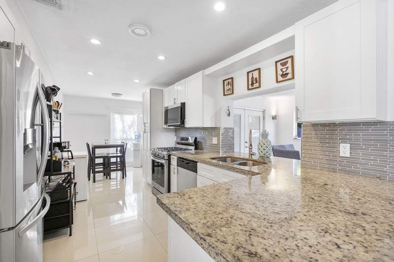 4 bedroom Single Family Residence at 11631 NW 29th Street, Sunrise Golf Vlg Sec 24, Sunrise — photo 5