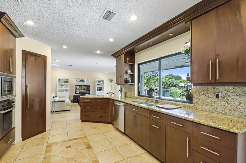 4 bedroom Single Family Residence at 9681 NW 10th Court, Jacaranda Lakes Section Nine, Plantation — photo 5