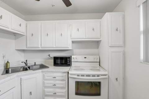 8400 Lagos De Campo Boulevard #303, Tamarac FL - photo 6 of 23