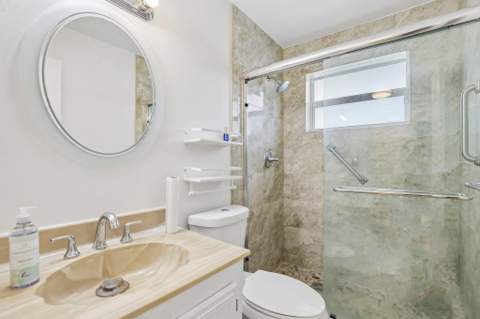 8400 Lagos De Campo Boulevard #303, Tamarac FL - photo 16 of 23