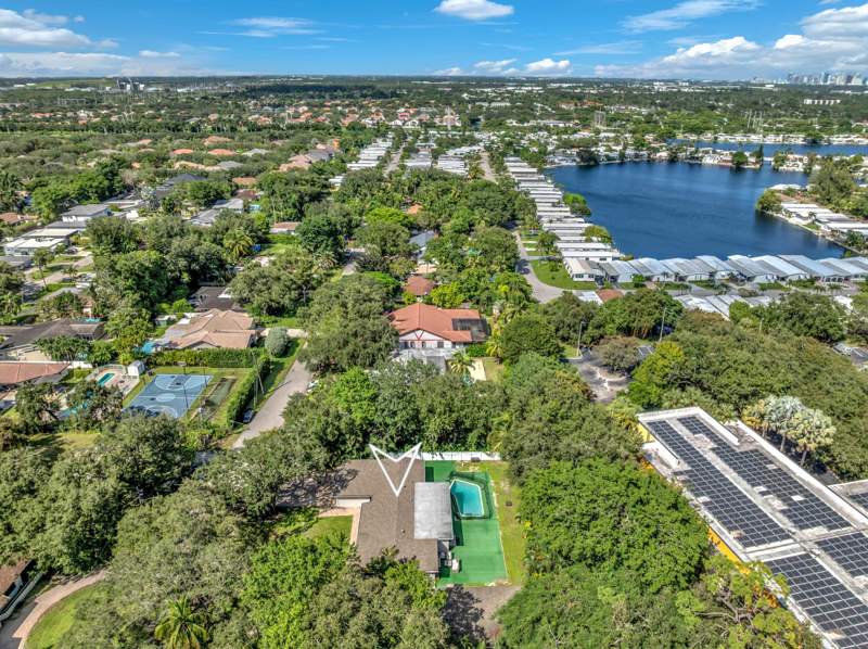 5 bedroom Single Family Residence at 5951 SW 32nd Terrace, Reed Land Co, Fort Lauderdale — photo 4