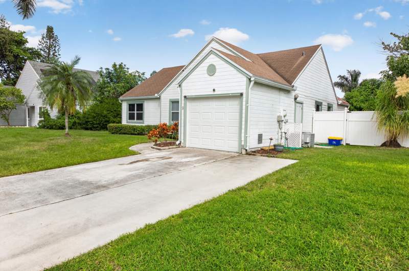3 bedroom Single Family Residence at 9 Cedar Circle, Meadows 300 1, Boynton Beach — photo 2