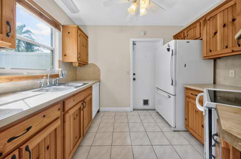 9 Cedar Circle, Boynton Beach FL - photo 11 of 41