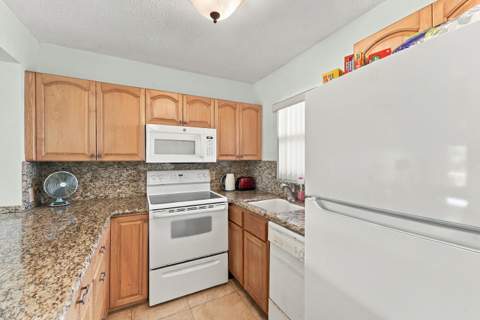 1511 SE 15th Court #306, Deerfield Beach FL - photo 12 of 25