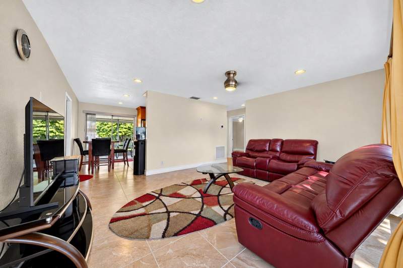 2 bedroom Single Family Residence at 4821 SW 18th Street, Broadview Park, Fort Lauderdale — photo 3